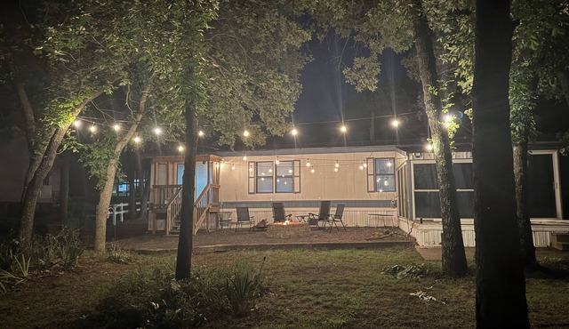 Cozy 3-bedroom house in Porum, OK with stunning sunset view of Lake Eufaula