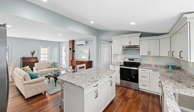 Cozy 3-bedroom house in Historic Milton - Walk to Milton Theatre and Restaurants