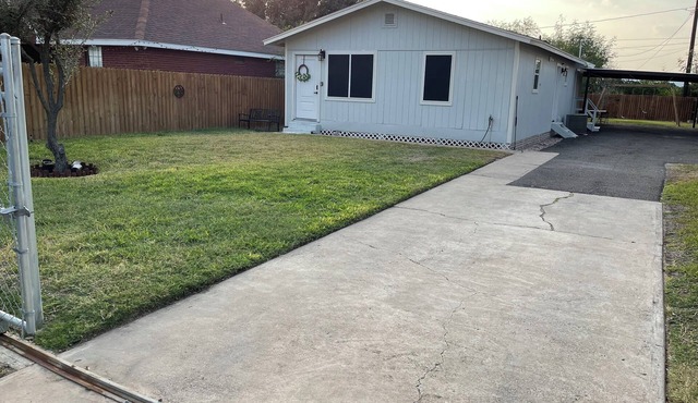 Cozy 3-bedroom house in beautiful Mission with 1 and 1/2 restrooms by Exp. 83.