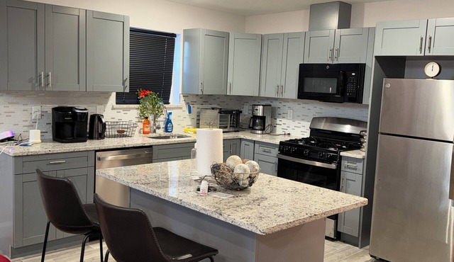 Cozy 3-bedroom house in perfect Newark with cool AC/HEAT and comfort