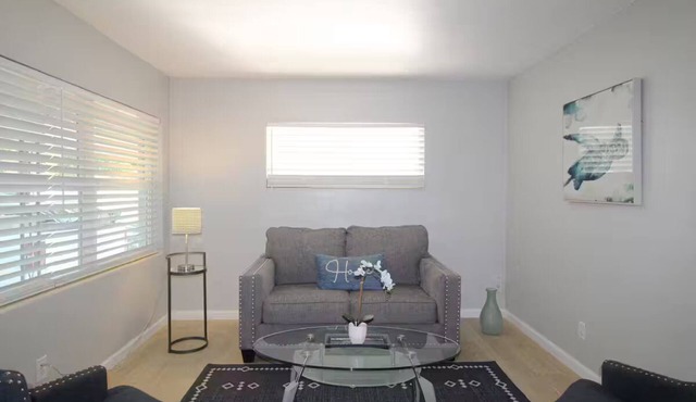 Cozy 3 Bedroom House - Minutes from the Airport