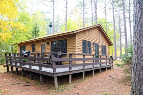 Cozy 3 Bedroom House - Prime Location - Birch Lake - Parking - CB06