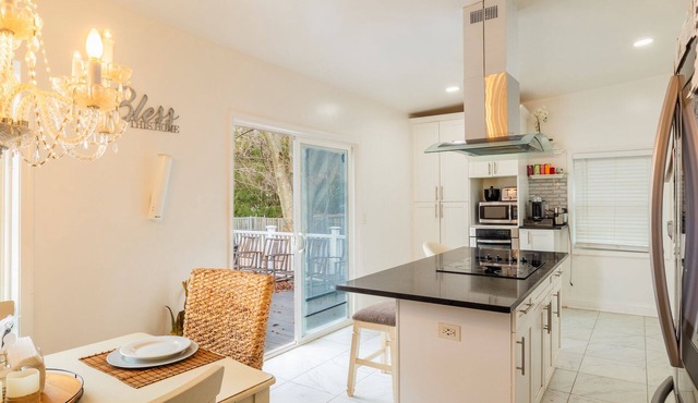 Cozy 3-bedroom house in enjoyable East Windsor with AC, WiFi & car charging