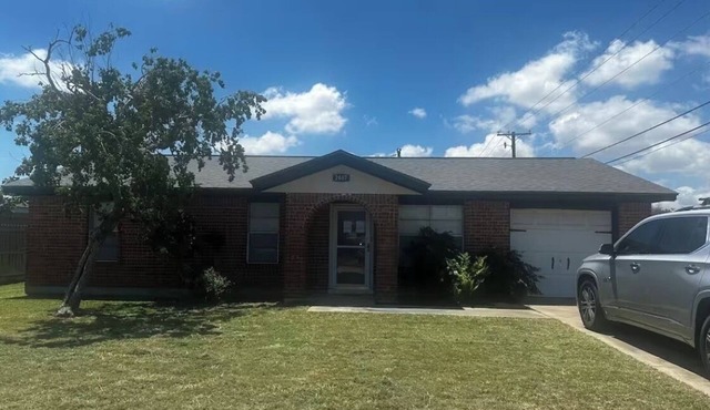 Cozy 3-bedroom house with full amenities in charming Ingleside