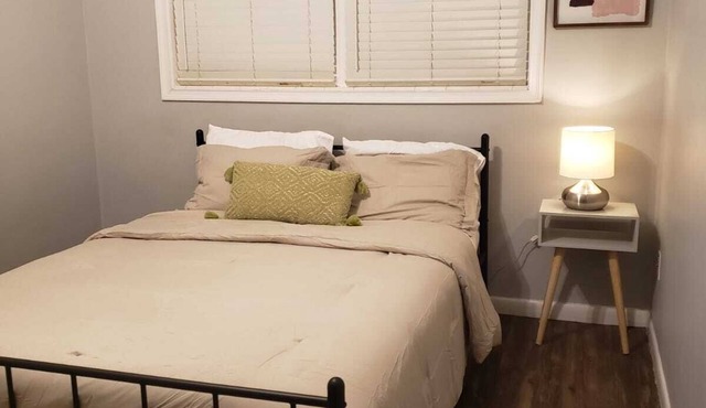 Cozy 3-bedroom house with fitness area, WiFi in charming Lake City.