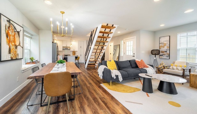 Cozy 3-bedroom house in lovely Littleton with AC, WiFi