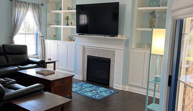 Cozy 3-bedroom house in charming Louisville with a tropical feel