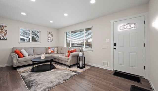Cozy 3-bedroom House 15 min from Denver Downtown in Quiet Northglenn.