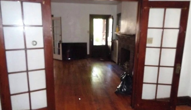 Cozy 3-bedroom house in a pleasant Pittsburgh neighborhood