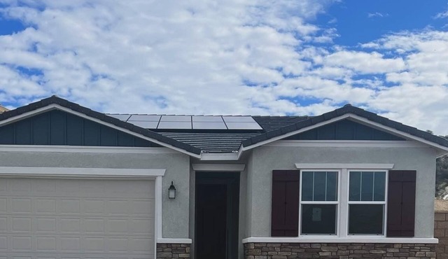 Cozy 3-bedroom house with AC and WiFi in adorable Wildomar Community.