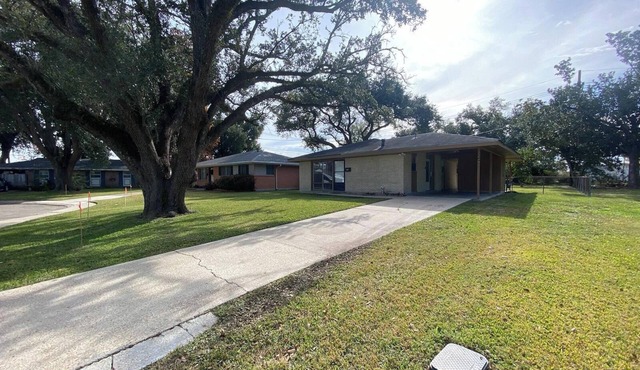 Cozy 3-bedroom house with WiFi in quiet neighborhood