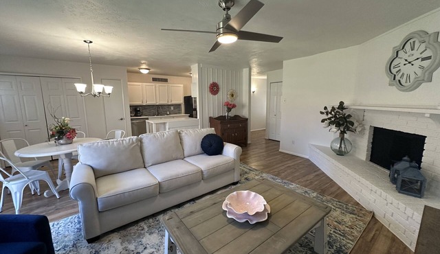 Cozy 3-bedroom house with WiFi and AC in enjoyable Allen no chores