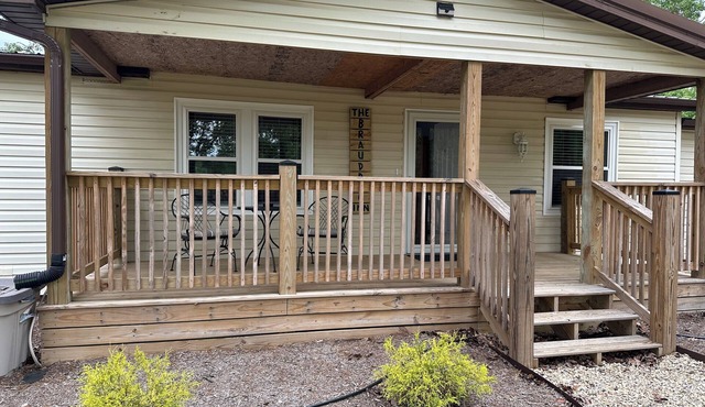 Cozy 3-bedroom in Wappapello with AC, WiFi and close to the Lake.