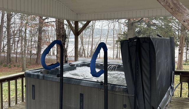 Cozy 3 bedroom lake cottage