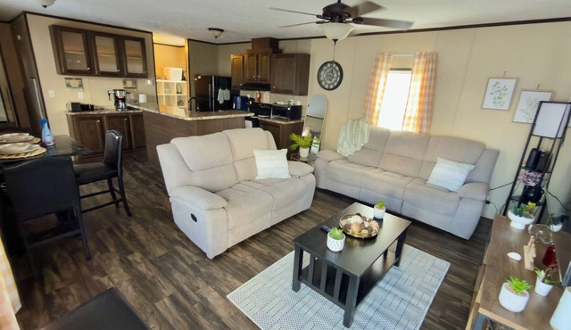Cozy 3-bedroom mobile home in serene Winter Haven with AC