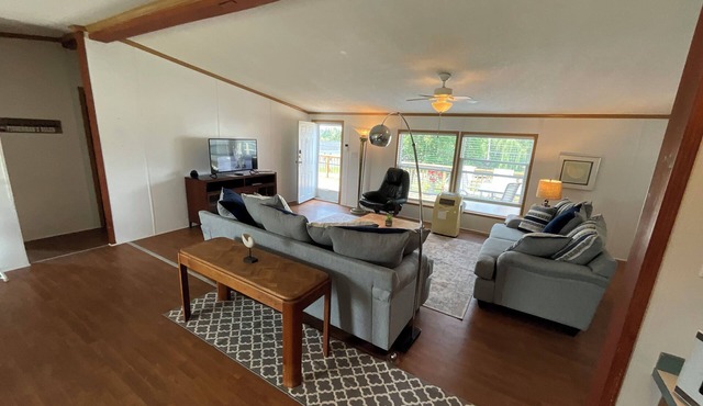 Cozy 3-bedroom mobile home in tranquil Clayton, Free Boat Tour 5 Days+