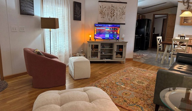 Cozy 3 bedroom modern mobile home in charming Moorefield with WiFi