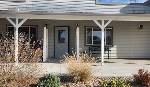 Cozy 3-bedroom motel in Bartley ideal for hunters or families.