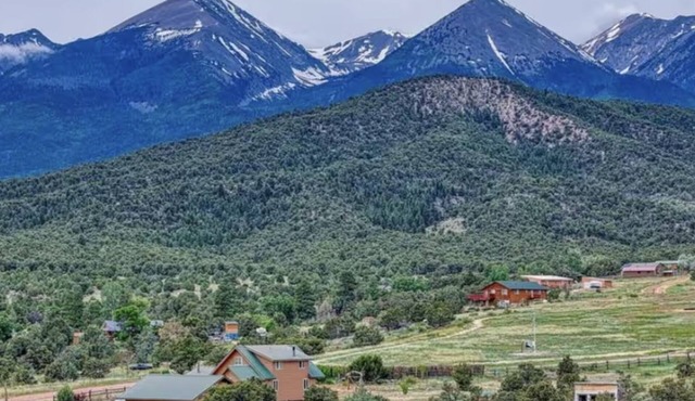 Cozy 3-bedroom mountain cabin with breathtaking 360 degree view
