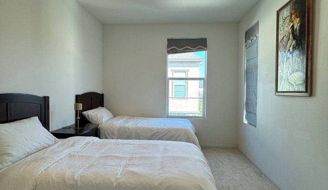 Cozy 3-bedroom new built condo for 6 people near civina downtown