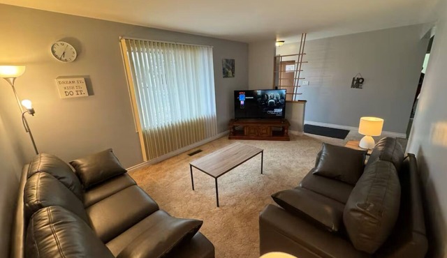 Cozy 3-Bedroom private home with pool table and gym