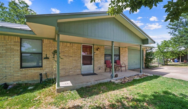 Cozy 3 Bedroom Ranch on Quiet Street Centrally Located in the Hill Country