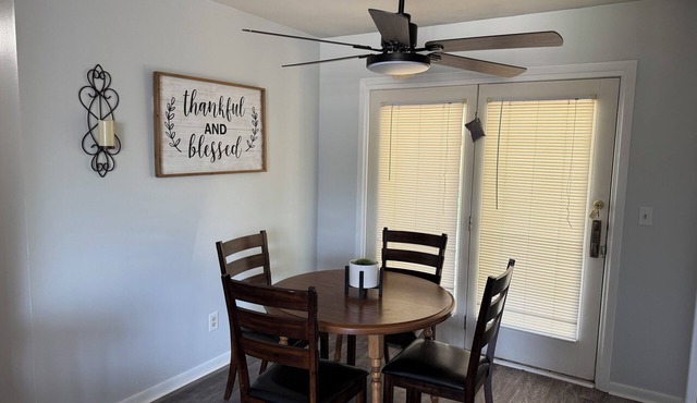 Cozy 3-Bedroom Ranch style house with Huge Backyard & Fire pit