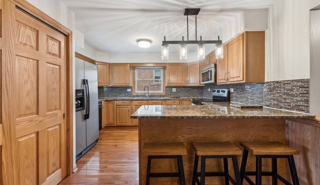 Cozy 3-Bedroom Ranch near Chicago & Area Hospitals