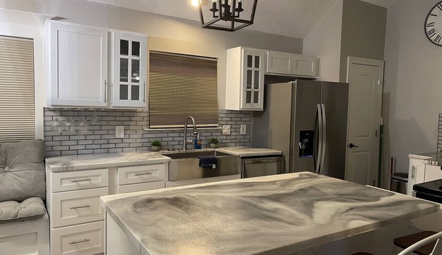 Cozy 3 bedroom residential home w Patio