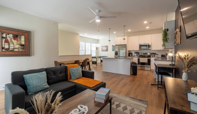 *Cozy 3-Bedroom Retreat in Wilmington* Discover the perfect stay at this stylish 3-bedroom home