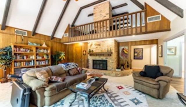 Cozy 3 Bedroom Retreat Getaway near Lake Texoma!