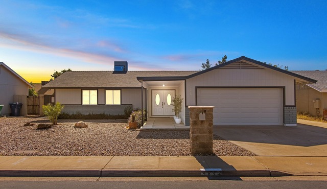 Cozy 3-bedroom retreat in charming Mesa, Sleeps 8, Firepit, Arcade, & Hammocks