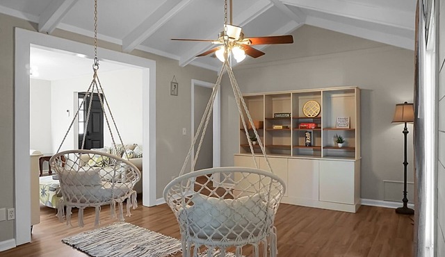 Cozy 3-Bedroom Retreat, Pet Friendly, and Perfect for Families & Groups