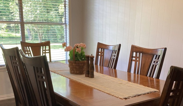 Cozy 3 bedroom small-town home near US Hwy 82 & Rails to Trails Western Trail