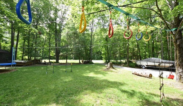 Cozy 3 bedroom Stoney Lake Family Cottage
