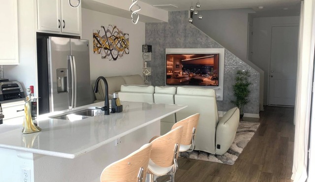 Cozy 3-bedroom townhome in Commerce City, Co, near DIA, 18-min to downtown.