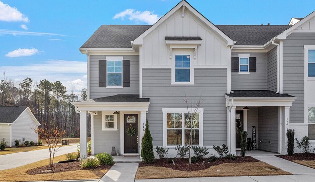 Cozy 3-bedroom townhome in terrific Wake Forest with AC, WiFi