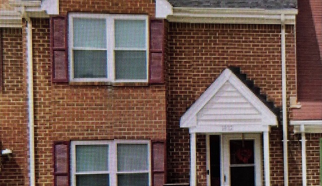 Cozy 3-bedroom townhome in amazing Chesapeake with AC, WiFi.