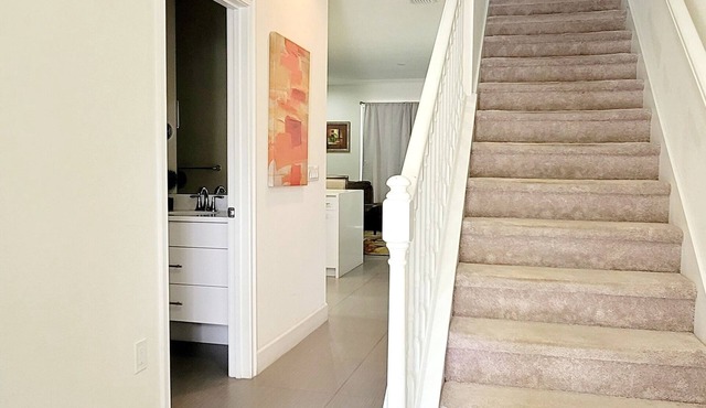 Cozy 3-bedroom townhome in welcoming Clermont with AC, WiFi