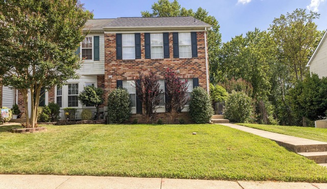 Cozy 3-bedroom townhome in superb Bel Air close to dining, shops and local charm