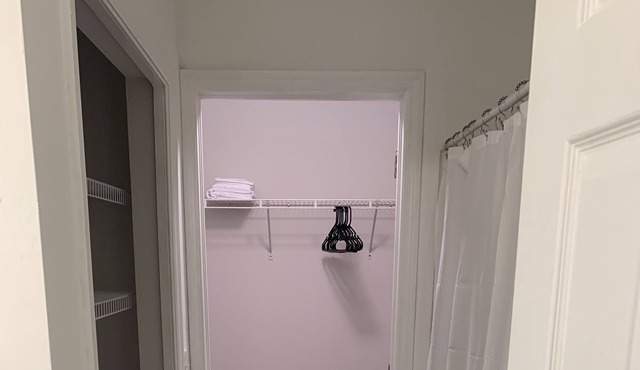 Cozy 3 bedroom unit with free parking