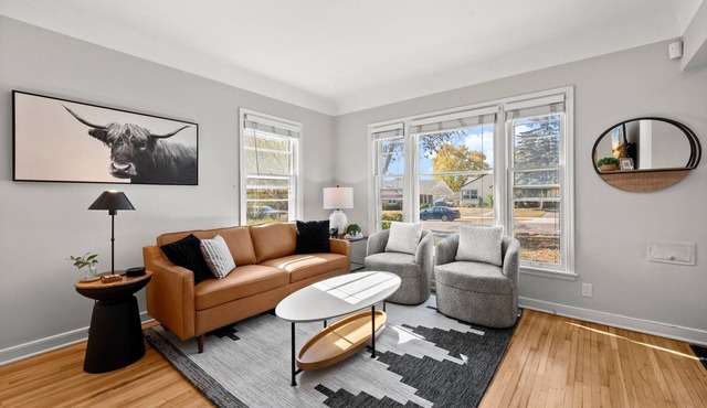 Cozy 3 Bedroom. Family & Pet Friendly.