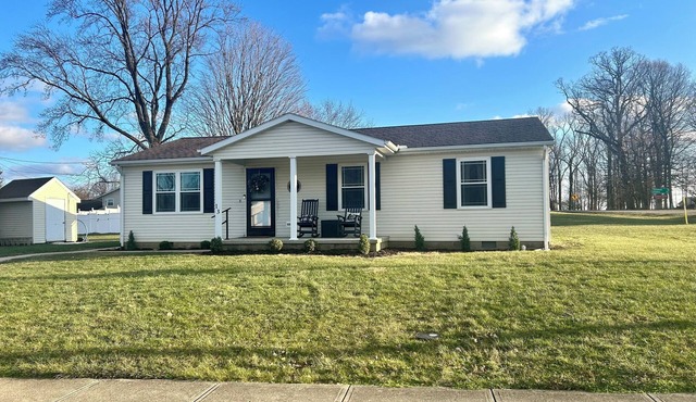 Cozy 3-Bedroom w/King Suite located near downtown Cedarville.