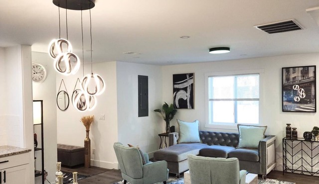 Cozy 3 bedroom with Fitness room with a Touch of Luxury + CAR RENTAL AVAILABLE