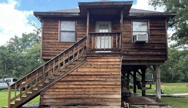 Cozy 3-bedroom with 2 full bath cabin at Lake Somerville- Birch Creek