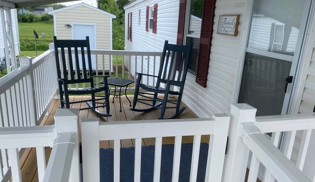 Cozy 3-bedrooms, 2 full bath home in City Limits of Mount Vernon.