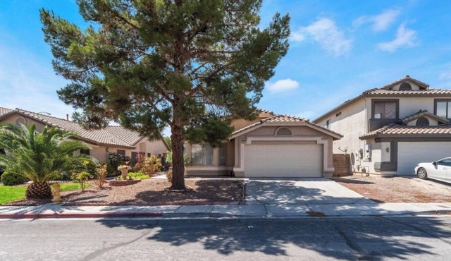 Cozy 3 bedrooms, Sleeps 8 people.4605 Possum Berry Ln. North Las Vegas NVD.89081