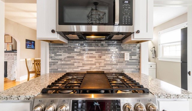 Cozy 3 br, 10min to Yale, 5min to beach & airport with Game room & pet friendly