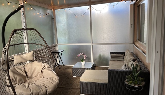 Cozy 3 BR 2.5 BA Home in Pines with Free parking W/D Luxury Tub and New Kitchen