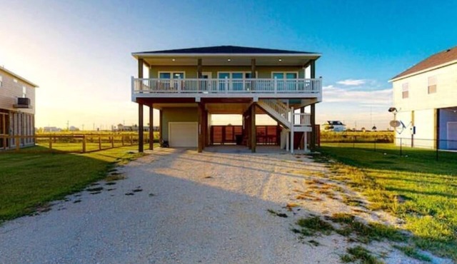 Cozy 3 BR/2 BA in the heart of Bolivar Peninsula
